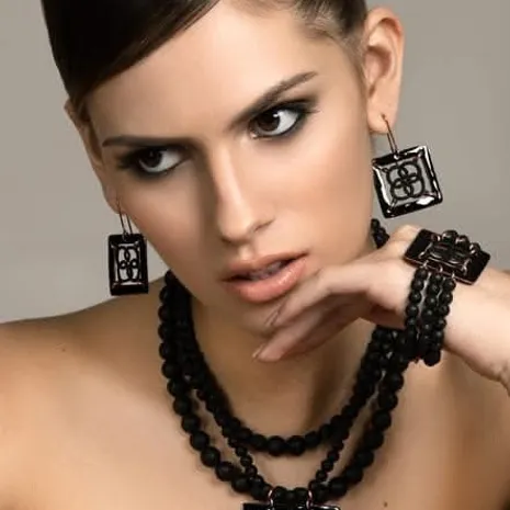 Komplet; ogrlica, naušnice i narukvica